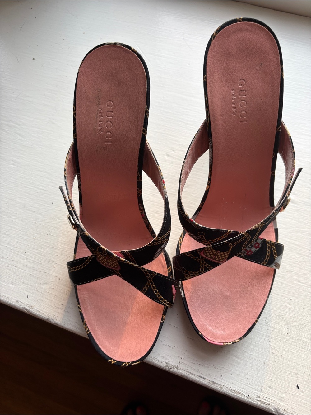 Gucci Black Logo Print Open-Toe High Heel Mules with Pink Insole - Picture 5 of 5